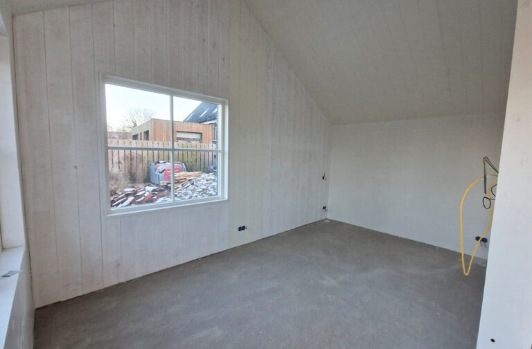 afwerking-binnen-nieuwe-aanbouw-bij-woning-inAchlum-3